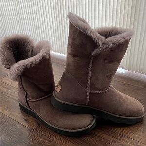 UGG Short Shearling Winter Boot